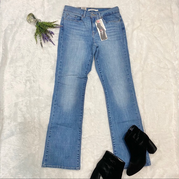NEW Levi’s Classic Bootcut Jeans Light Wash - Picture 2 of 5